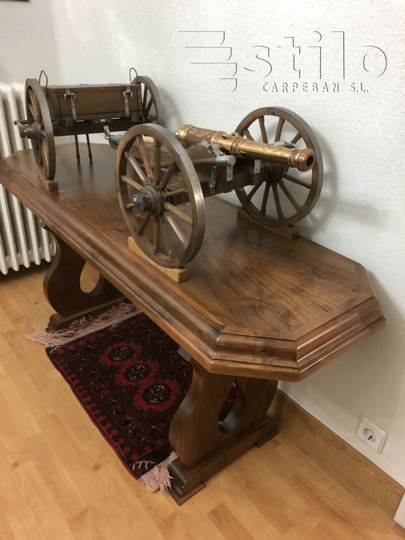 Mesa a medida realizada en madera de nogal del pas, ebanistas en Salamanca.